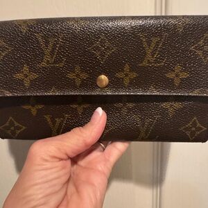 Louis Vuitton Brown and Gold long Monogram wallet Clutch comes in a box